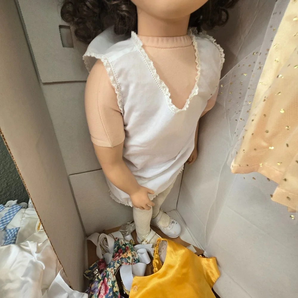 My Twinn Doll Beauty Brown Brunette Curly Hair Adorable Rare Htf w box & clothes